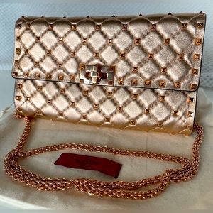 Valentino Garavani Rose Gold Rockstud WOC, Clutch